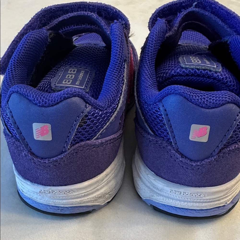 Girls New Balance 888 Sneakers in Purple and Pink w/ Velcro closure, sz 5 - Picture 4 of 7